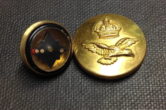Button Compass