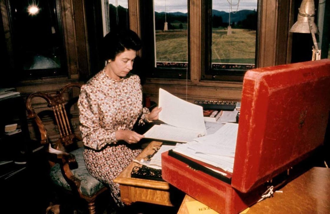 QE2 Red Box